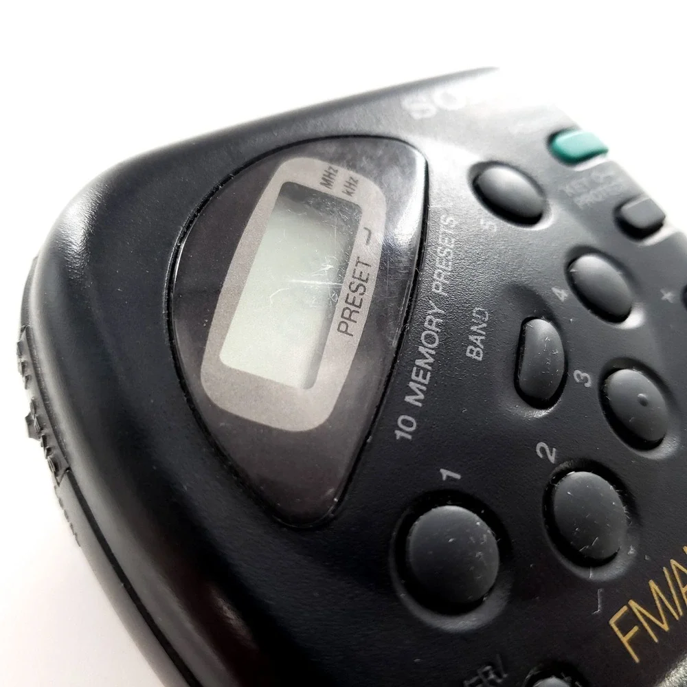 Sony Walkman SRF-M32 FM/AM Radio w/ Belt Clip Tested & Works